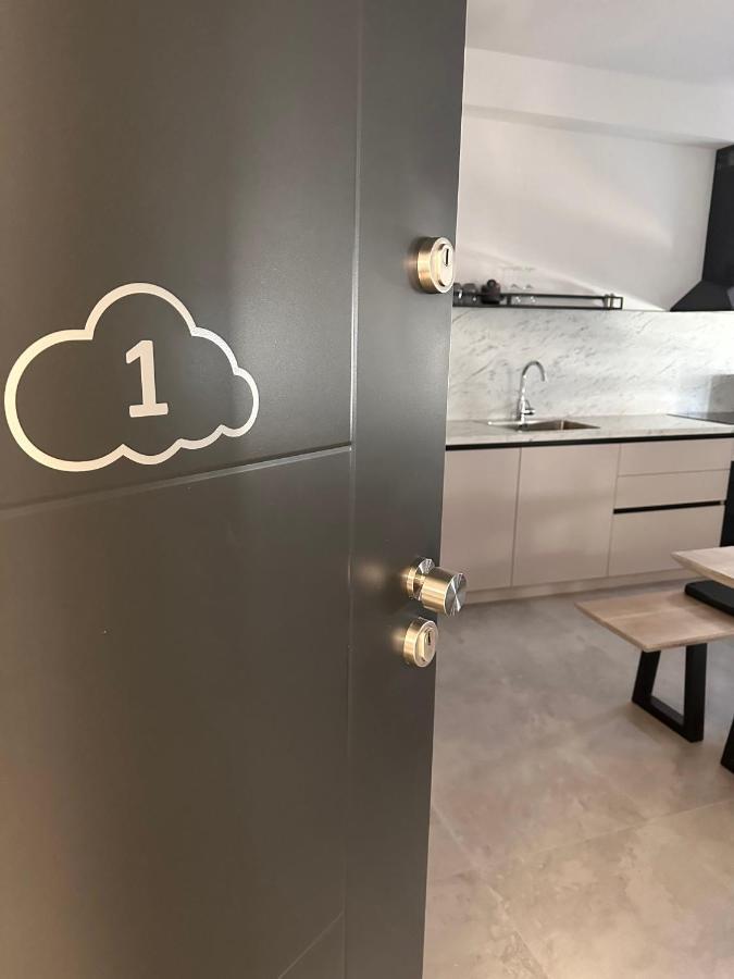 טרוגיר Clouds Apartments Ciovo - 20 Meters From Copacabana Beach מראה חיצוני תמונה